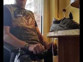 Wichsen in glanzhose harter schwanz und sneaker sniffen indian hot men gay porn