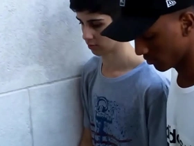 Tirando a virgindade do novinho japan solo gay porn