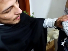 Fui corta o cabelo e acabei pegando o cabelereiro chinese interracial gay porn