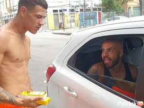 O vendedor de paçoca dotado (augusto phellipe official) chinese gay bathhouse porn