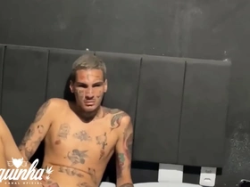 Fotógrafo resolveu dar em cima de cliente mask-like e olha no que deu korean masked gay porn