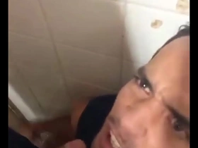 Saindo para o trabalho passei do no banheiro da estação da luz em são paulo e fodi com nove machos - full red cheerful porn massage asian