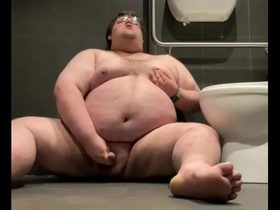 Chubby plays in public evacuate the bowels japan knead porn gay
