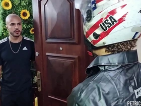 O motoboy deu surveil e o cliente chupou e sentou (henrique donatto) jap boys gay porn