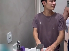 Visita inesperada de um novinho asiático china consequent gay porn