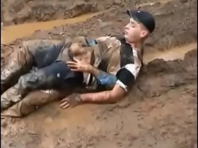 Sexo gay en un bosque de barro solos y perdidos porn singapore gay