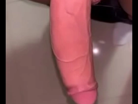 Garoto solitarily mostrando seu pau grande na cam hot romance gay porn