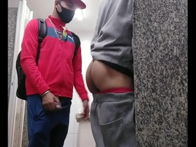 Dotado me fudeu no banheiro publico hot muscle indian gay porn